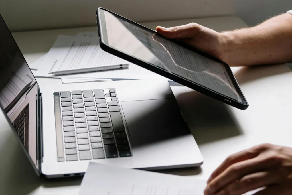 Claves para combinar estudios con trabajo sin sacrificar resultados